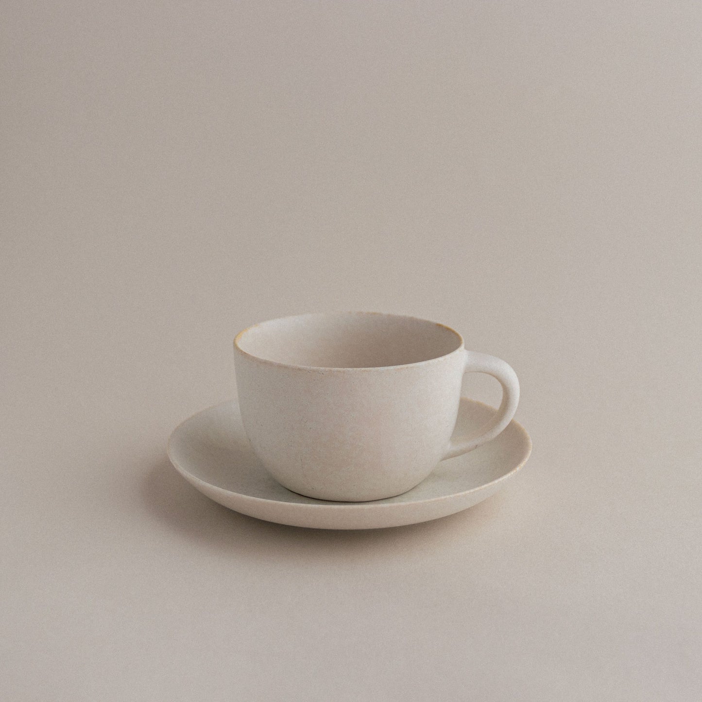 カップ＆ソーサー（オフホワイト）      yumiko iihoshi porcelain × BIEN-ETRE MAISON